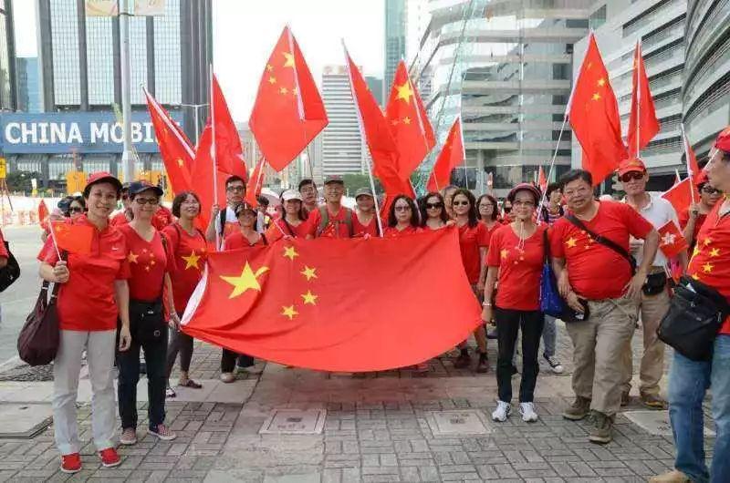 鞠婧祎《千香》新造型路透,看得出鞠鞠很努力在脱离网红妆了……
